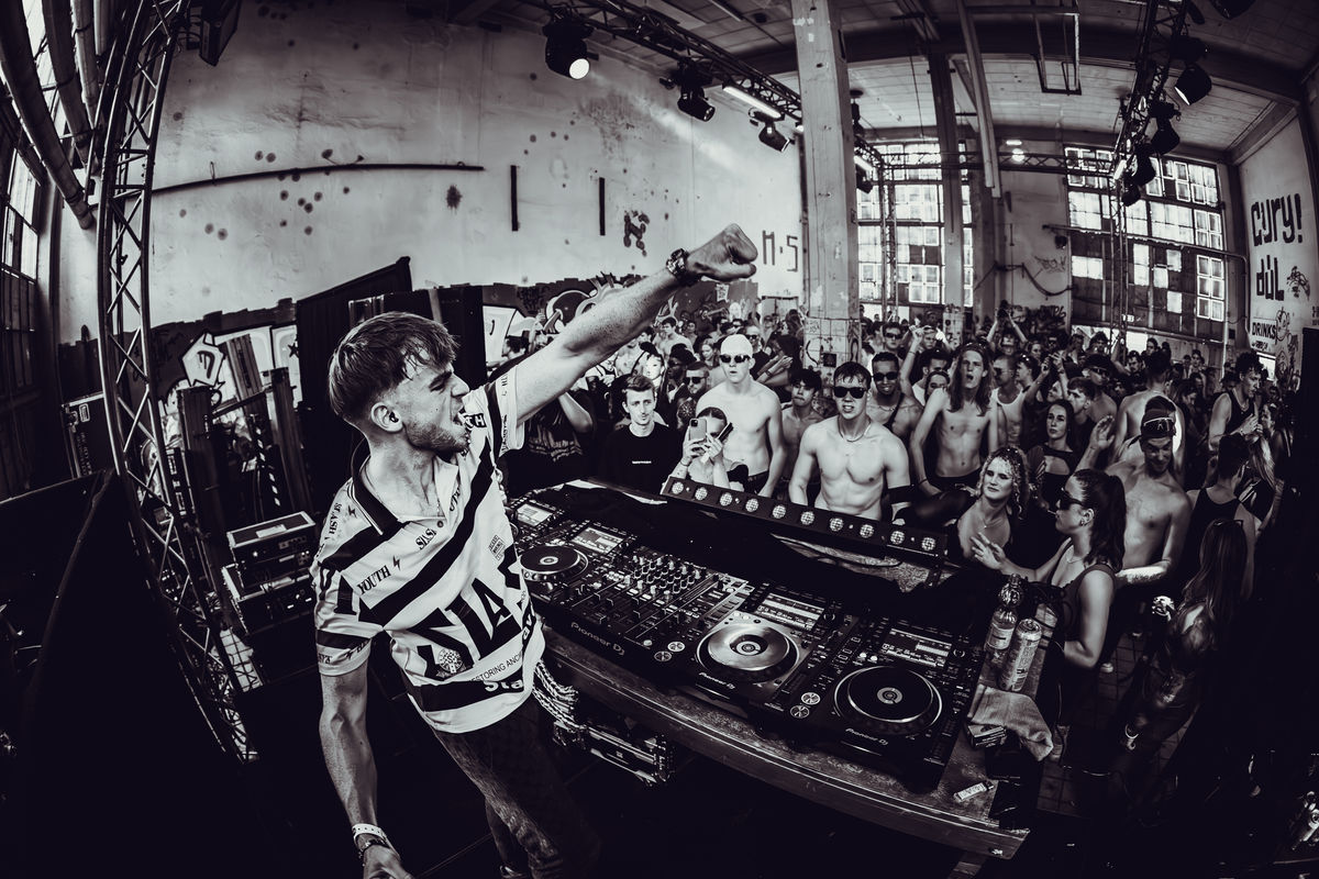 Loading... just a sec